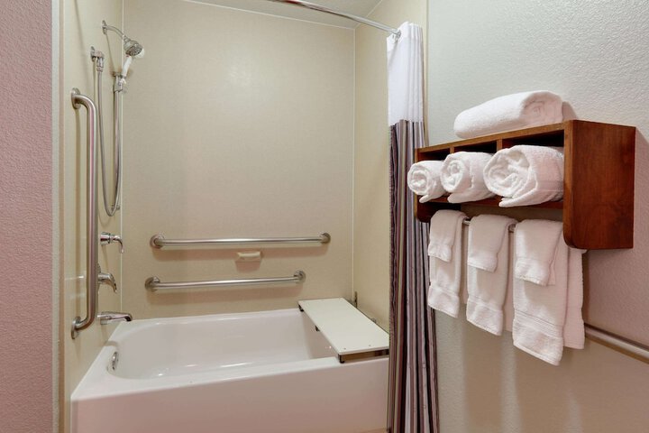 Room 15 of 32