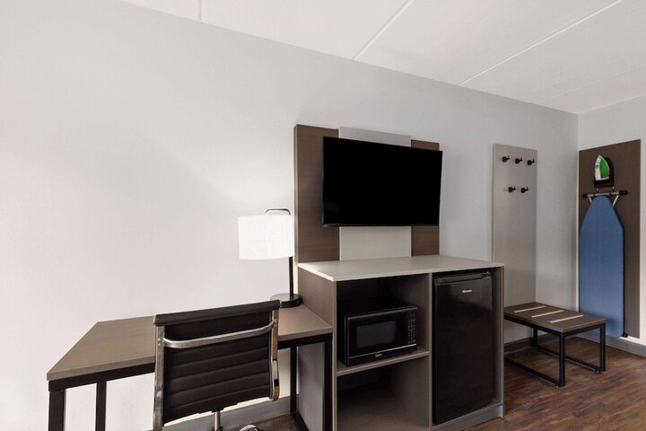 Room 13 of 30