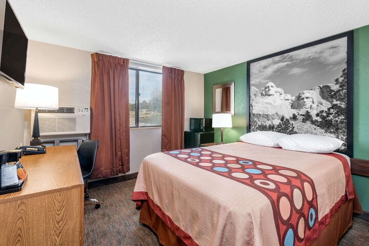 Room 6 of 16