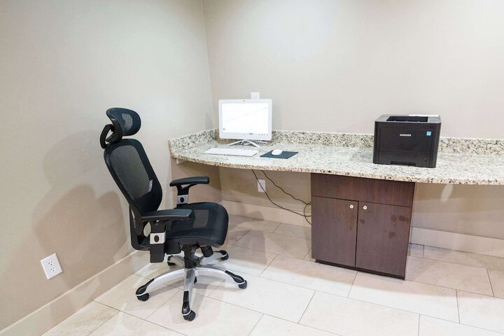 Business Center 139 of 142
