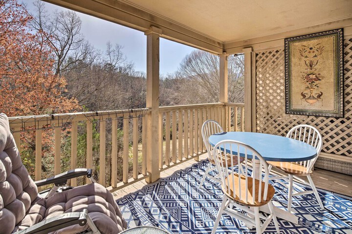 Balcony + Pool Access! Couples Escape in Lake Lure