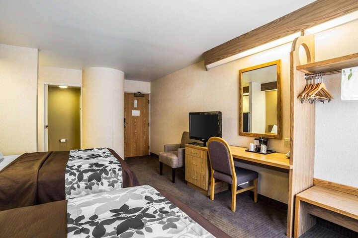 Room 6 of 26