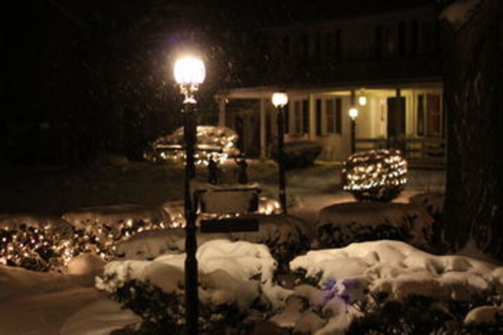 Edgewater Inn & Riverside Grill