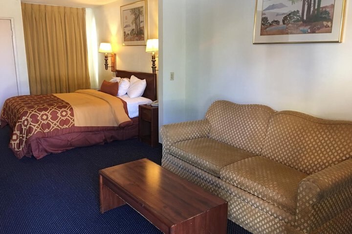 Room 8 of 19