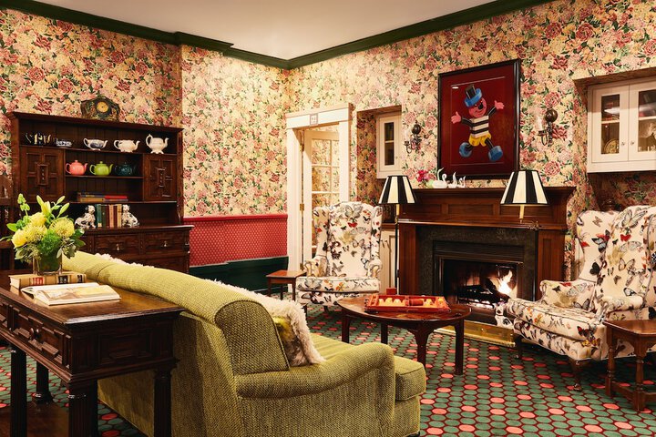 Room 16 of 38
