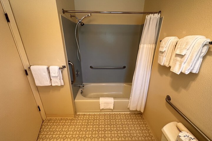 Room 120 of 181