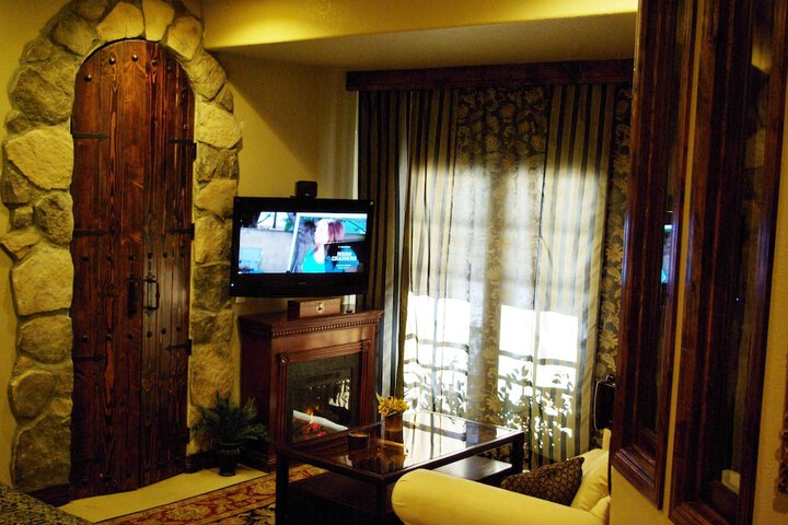 Room 28 of 63