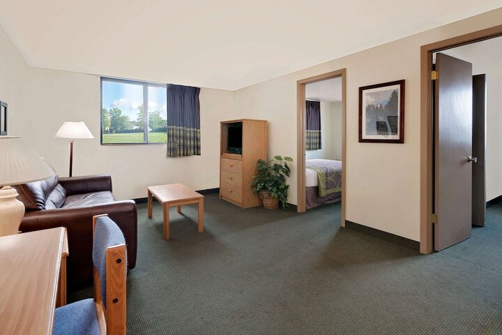 Room 5 of 18