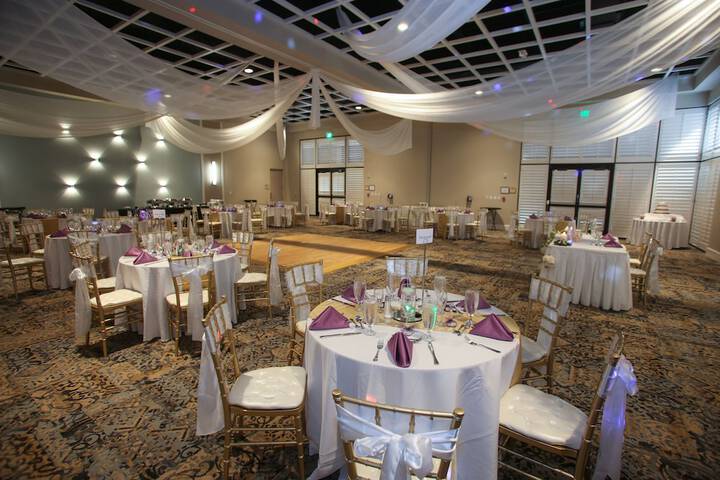 Ballroom/Hall 58 of 74