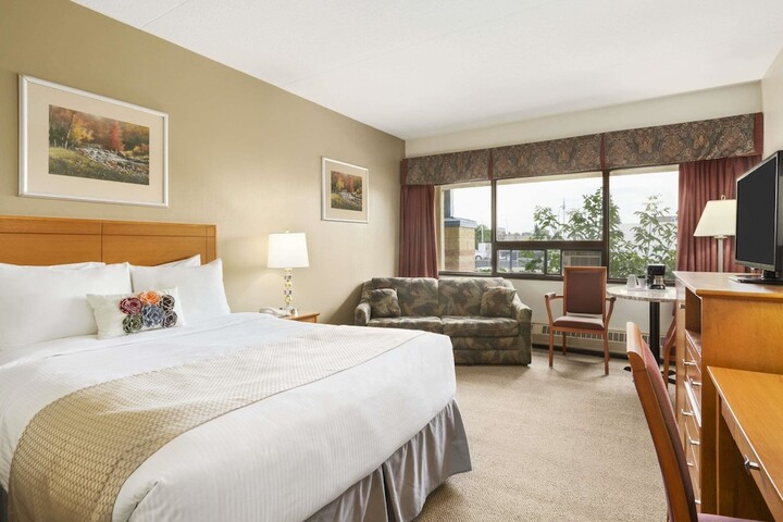 Room 5 of 20