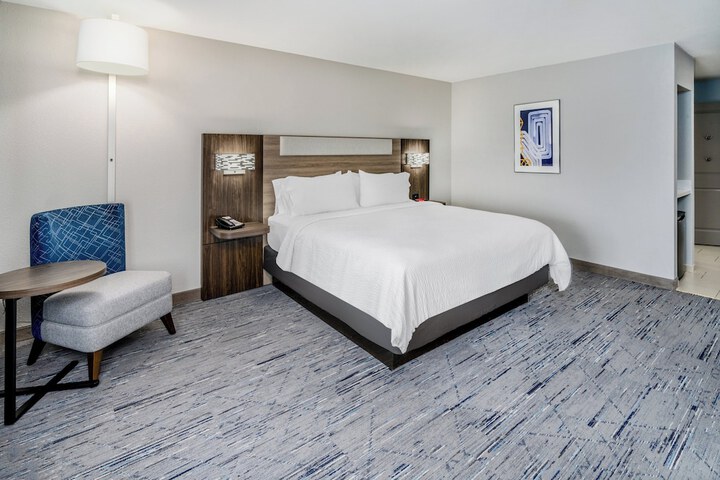 Room 33 of 48