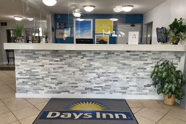 Days Inn by Wyndham Oglesby / Starved Rock