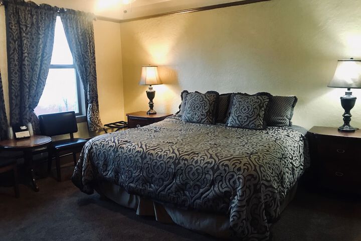 Room 28 of 44