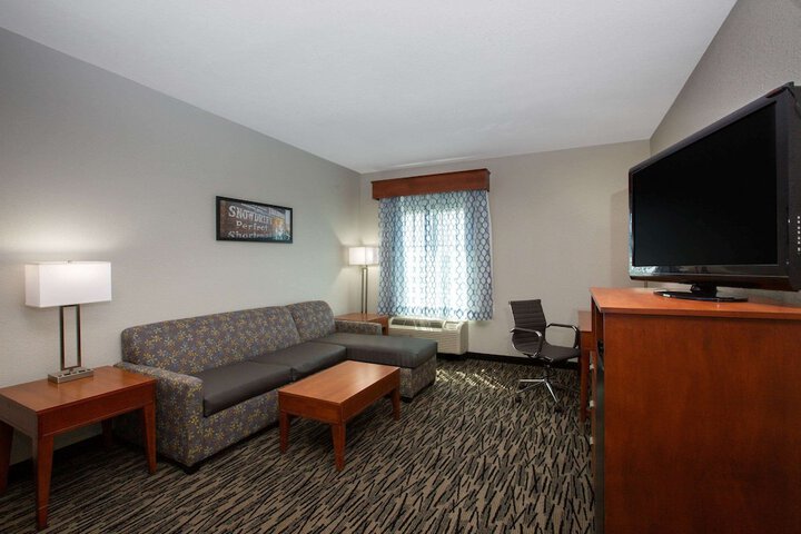 Room 15 of 35