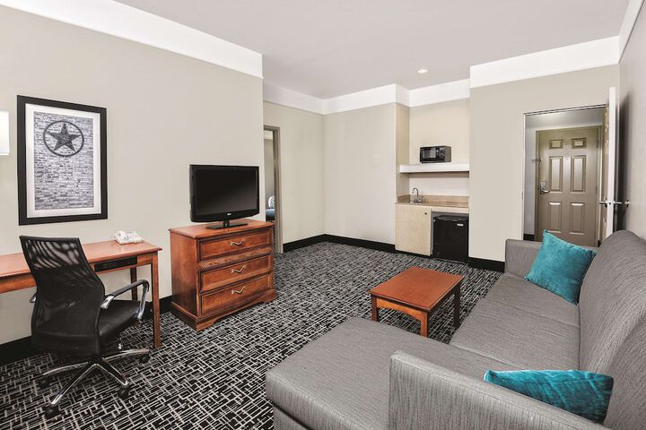Room 26 of 40
