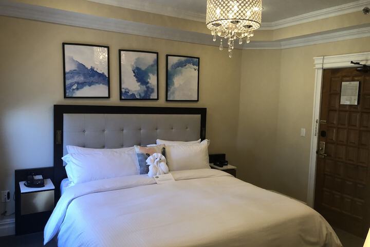Room 52 of 117