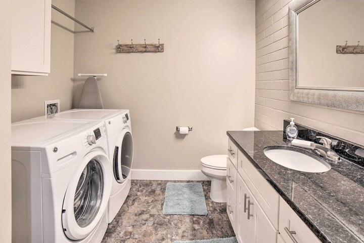 Luxe Manistee Condo w / Balcony & River Views!