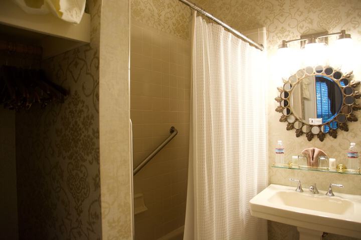 Room 50 of 151