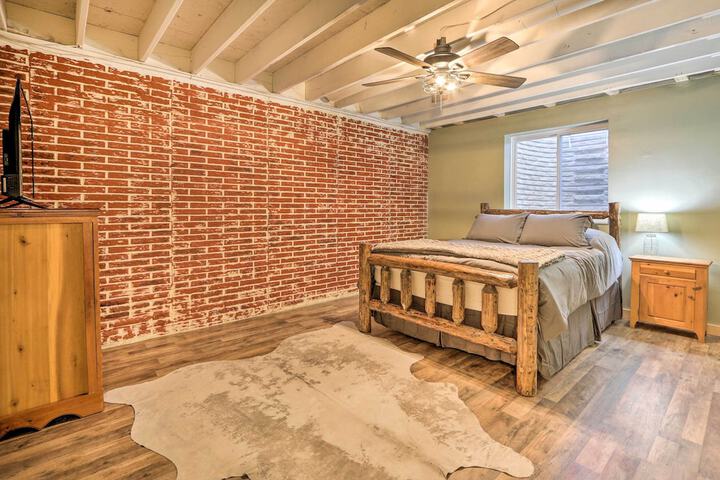 Luxe Dog-friendly Cabin w / Hot Tub & Game Room