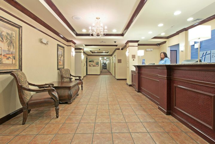 Holiday Inn Express Hotel & Suites Cleveland by IHG