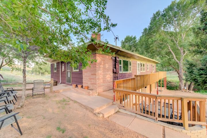 7 Bedroom on the Side of Pikes Peak on a Mountain Stream