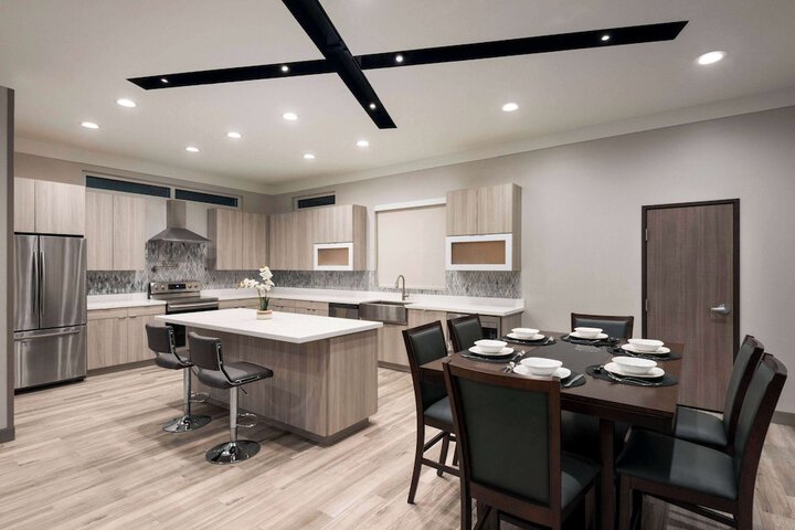 Days Inn & Suites by Wyndham Beaumont West / I-10 & Walden