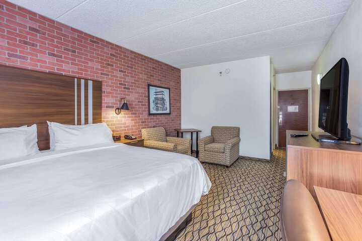 Burrstone Inn an Ascend Collection Hotel