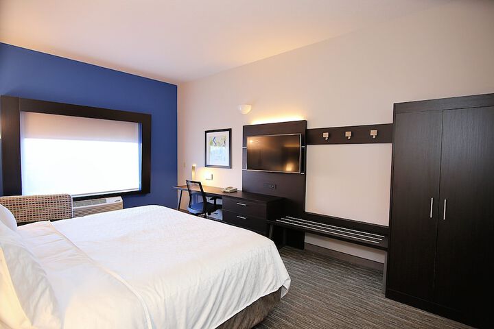 Room 32 of 69