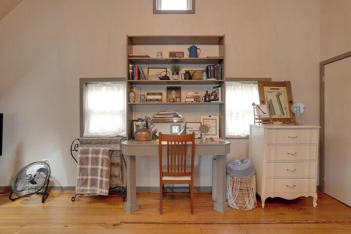 Pet-friendly Loft Vacation Rental w / Fire Pit!