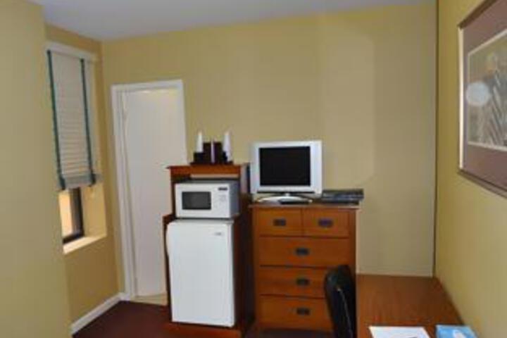 Room 14 of 18