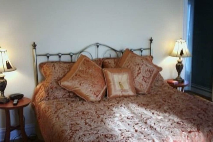 Room 9 of 25