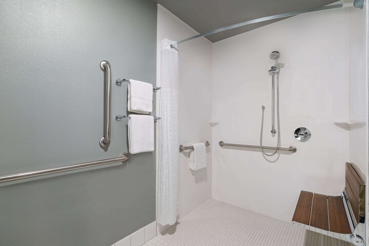 Room 10 of 46