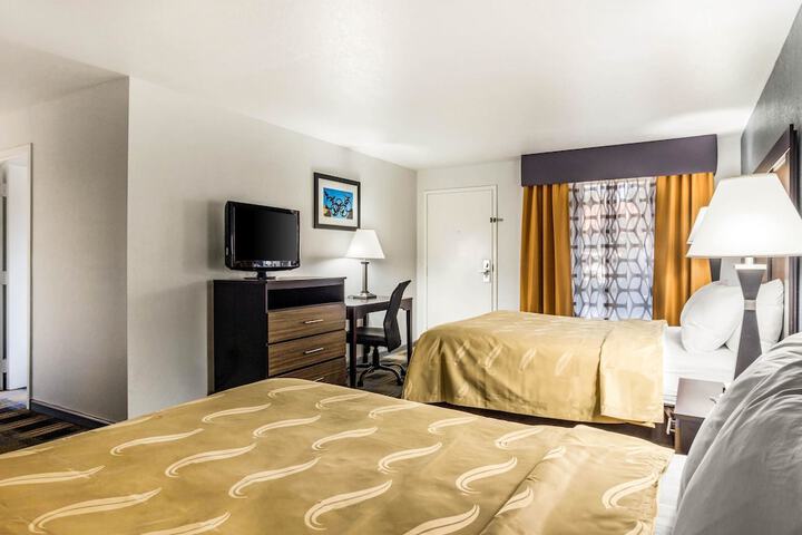 Room 9 of 28