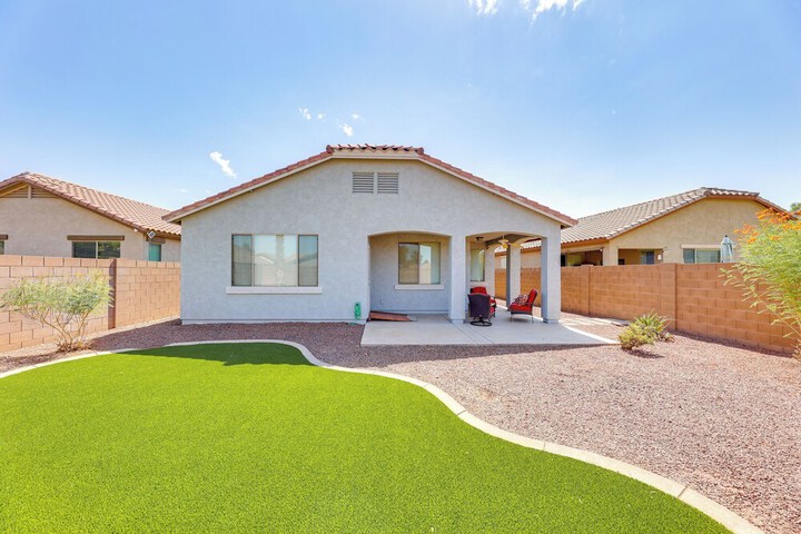 Near Parks & Golf: Maricopa Home w / Covered Patio!