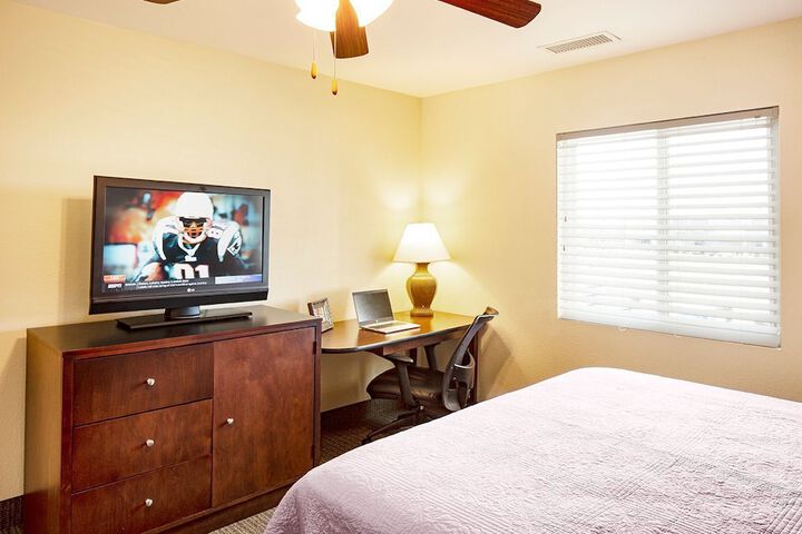 Room 21 of 38