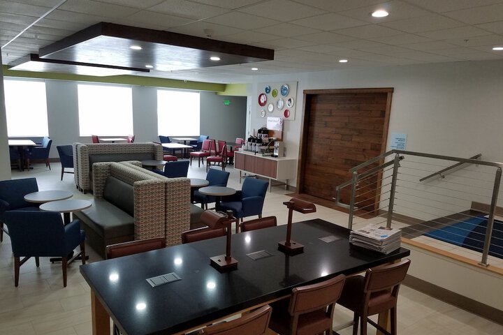 Holiday Inn Express & Suites Everett by IHG