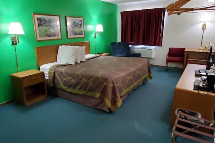 Room 35 of 40