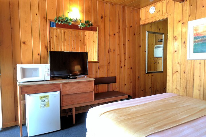 Room 13 of 38