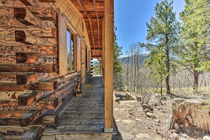 Idyllic Twin Lakes Escape w / Views of the Lakes