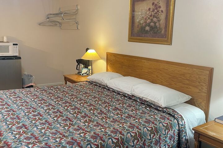 Room 6 of 16