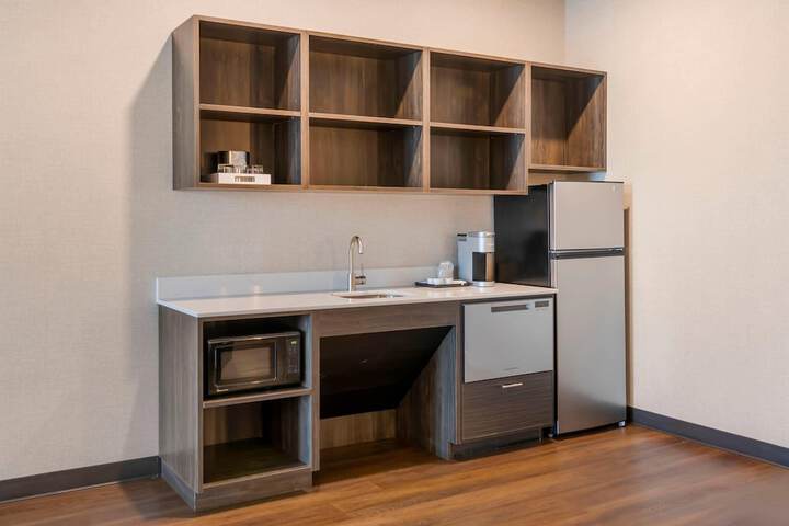 Cambria Hotel & Suites Plymouth