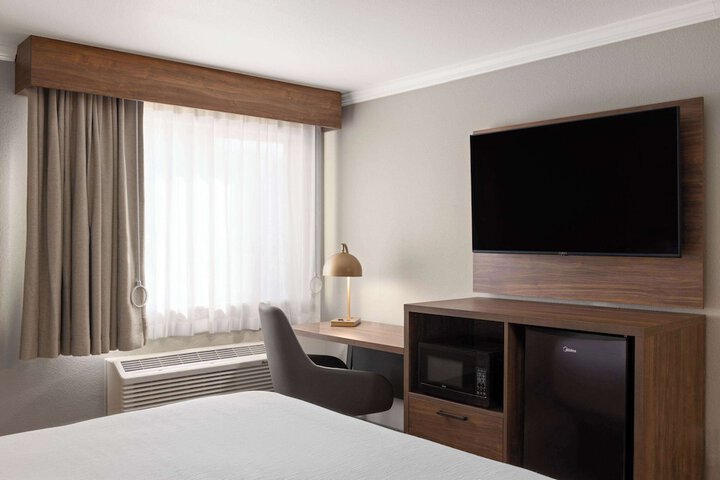 Room 90 of 97