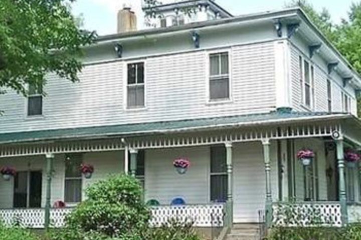 The Inn at Hill Crest Manor