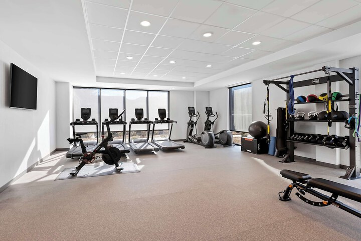 Home2 Suites by Hilton Hendersonville