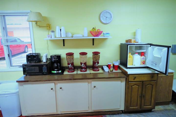 Breakfast/Coffee Service 75 of 78