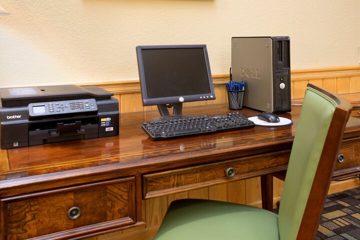Business Center 32 of 32