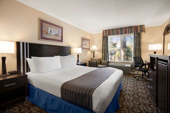 Room 4 of 30