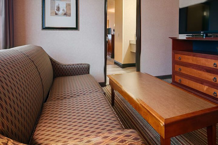 Best Western Plus Rama Inn & Suites