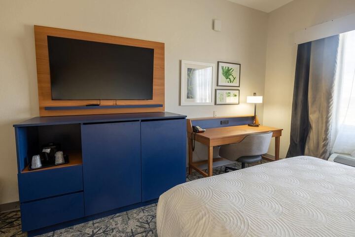 Country Inn & Suites by Radisson St. Petersburg - Clearwater, FL