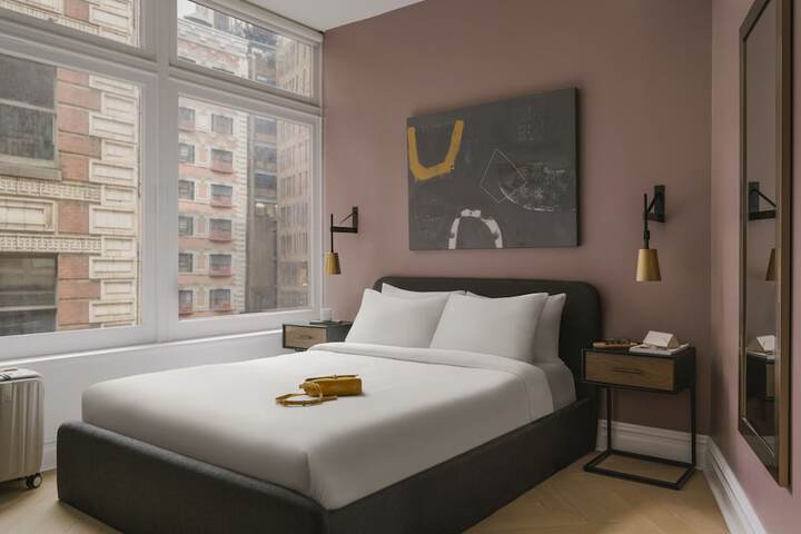 Room 32 of 61